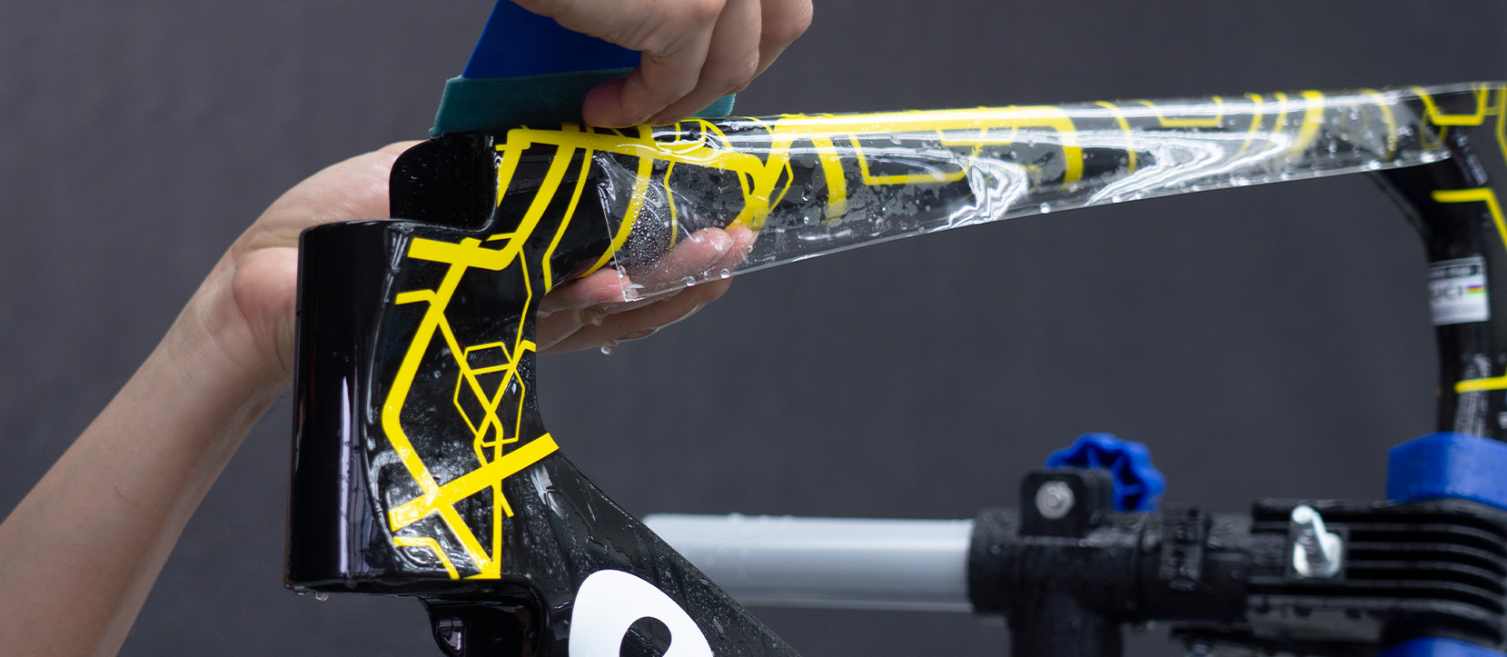 CLIMAX特殊保護膜完整包覆車體